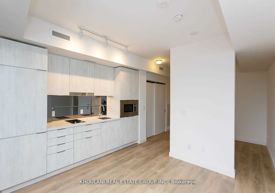 215-queen-street-toronto-ontario-c8243096