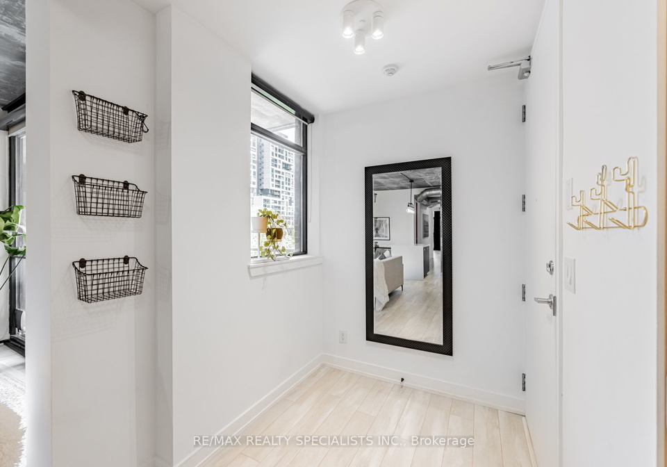 64-niagara-street-toronto-ontario-c8321572