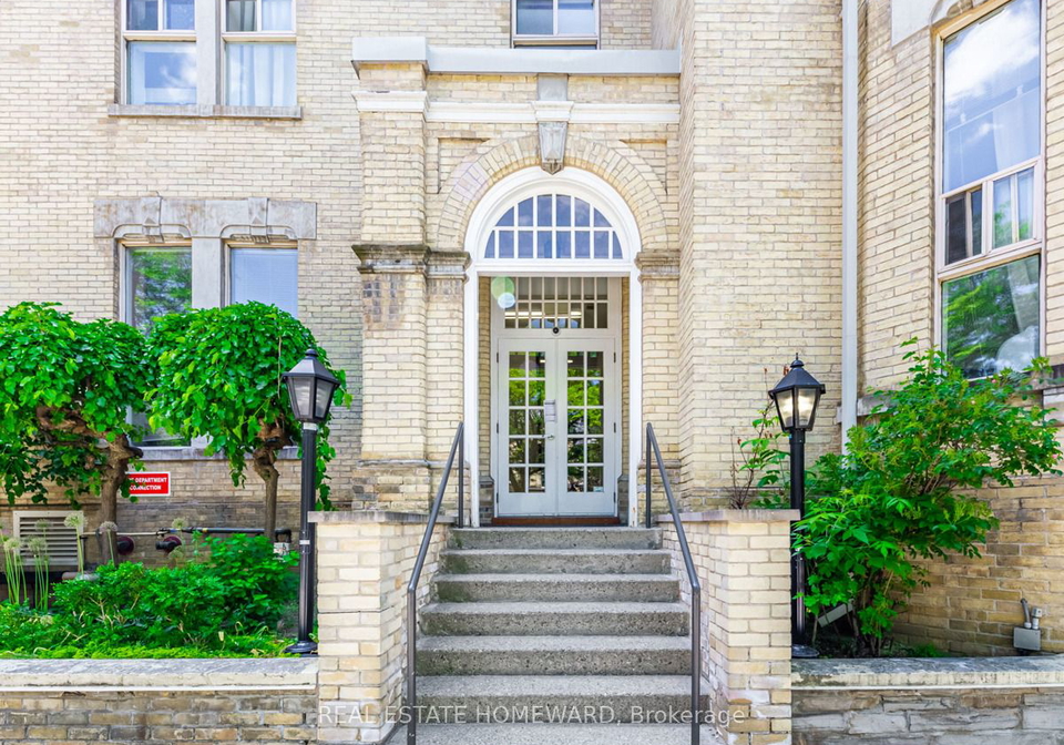 150-beverley-street-toronto-ontario-c8373254