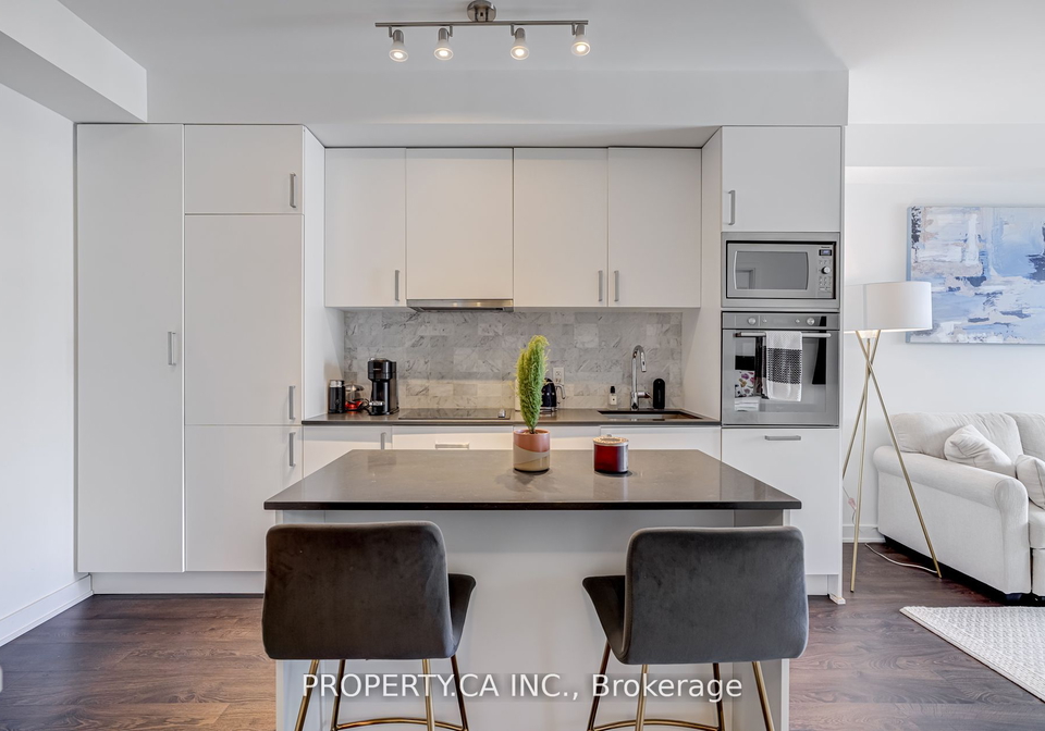 576-front-street-e-toronto-ontario-c8378228