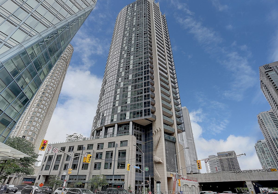 1-the-esplanade-street-toronto-ontario-c8406758