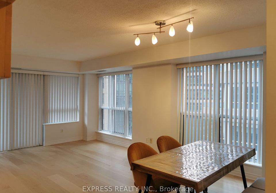 250-wellington-street-toronto-ontario-c8449902