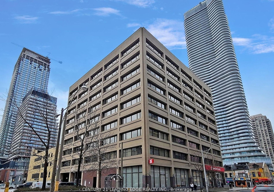 555-yonge-street-toronto-ontario-c9035992