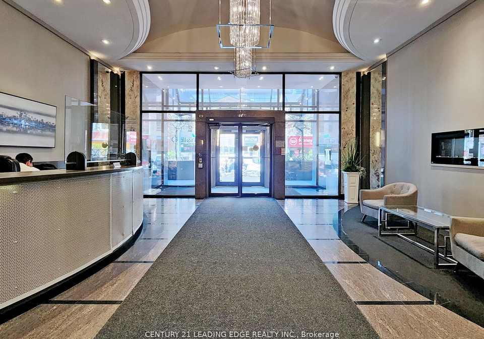 555-yonge-street-toronto-ontario-c9035992