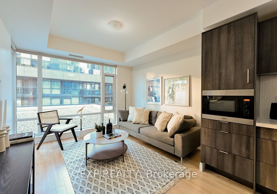 21-widmer-street-toronto-ontario-c9037944