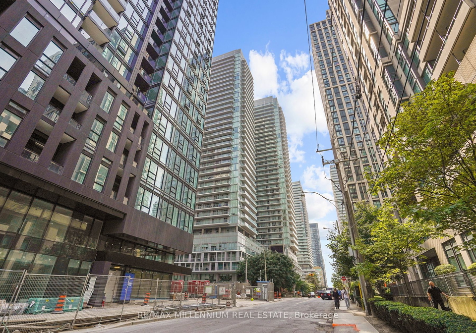 195-redpath-avenue-n-toronto-ontario-c9282687