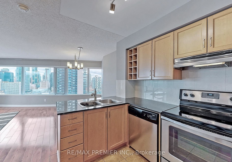 210-victoria-street-toronto-ontario-c9513354