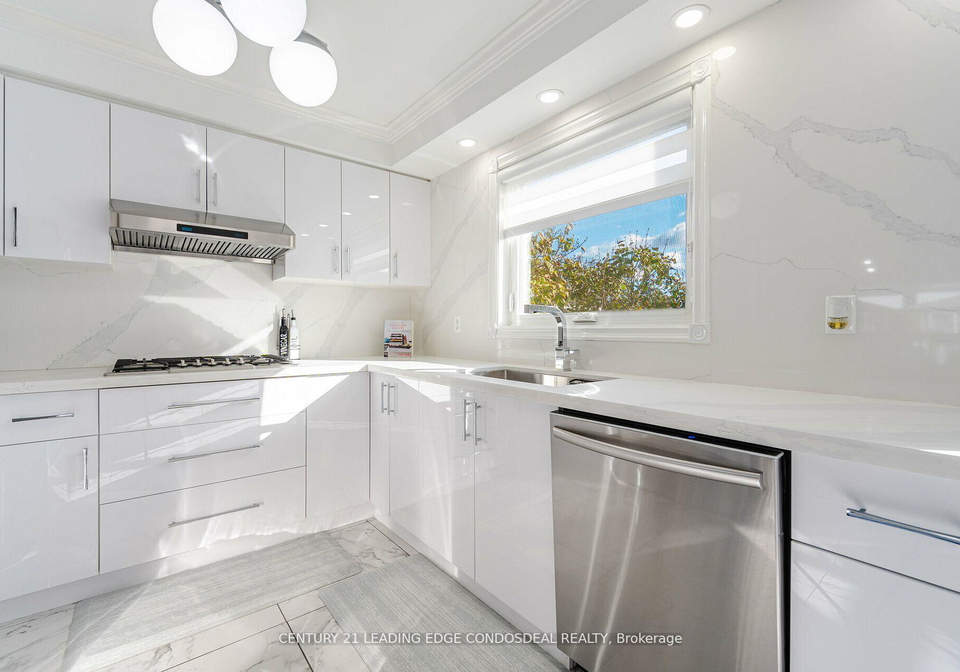 35-heaslip-terrace-scarborough-ontario-e11933358