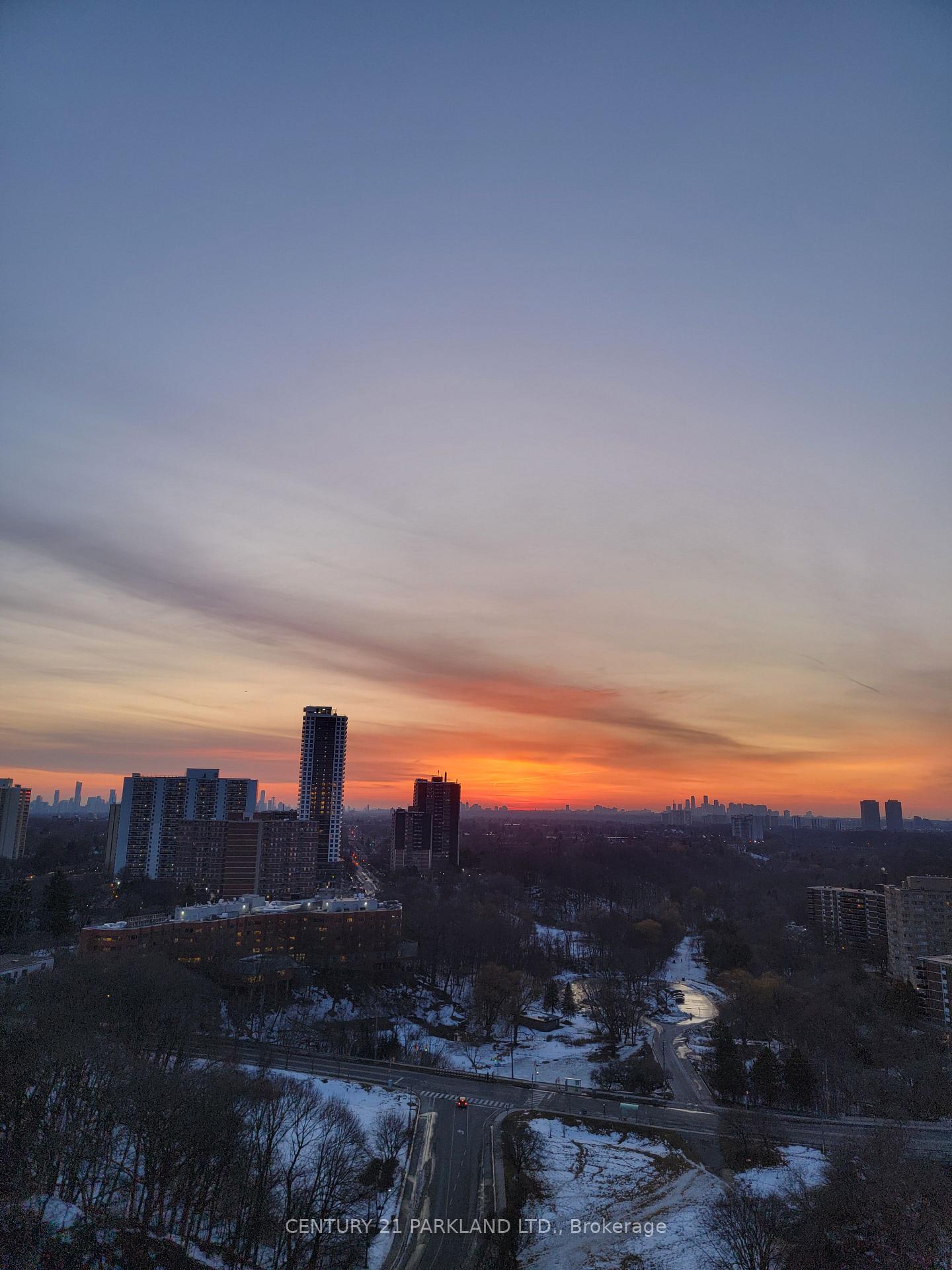 1-massey-square-east-york-ontario-e12013382