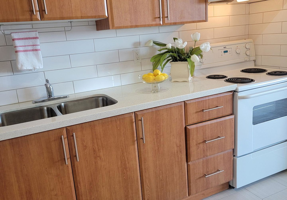 1-massey-square-east-york-ontario-e12013382