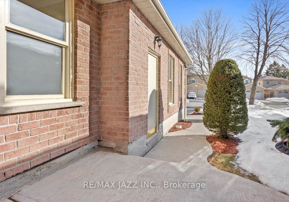 45-hemingford-place-whitby-ontario-e12017058