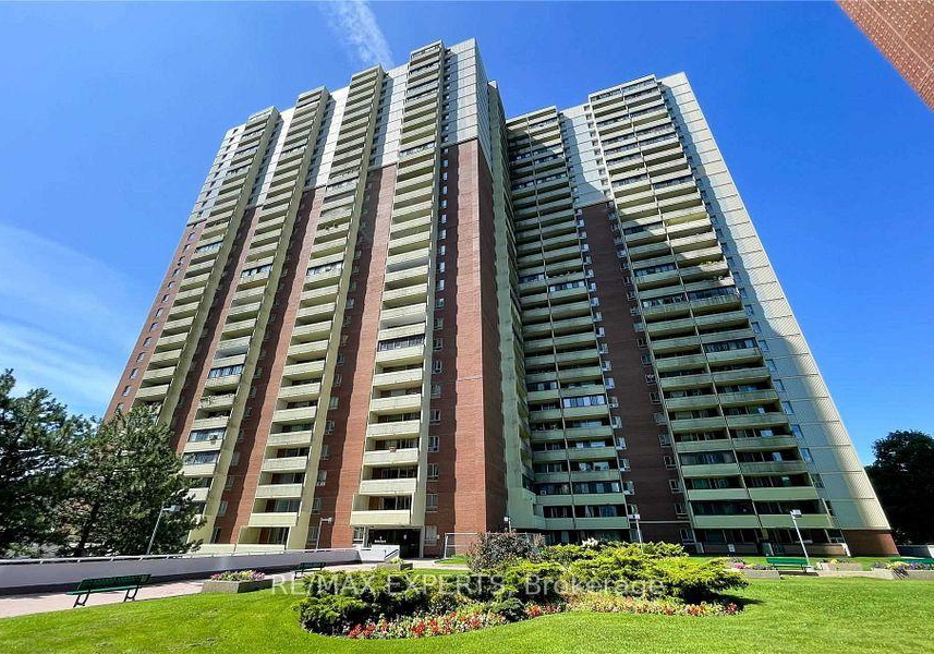 1-massey-square-east-york-ontario-e12057686