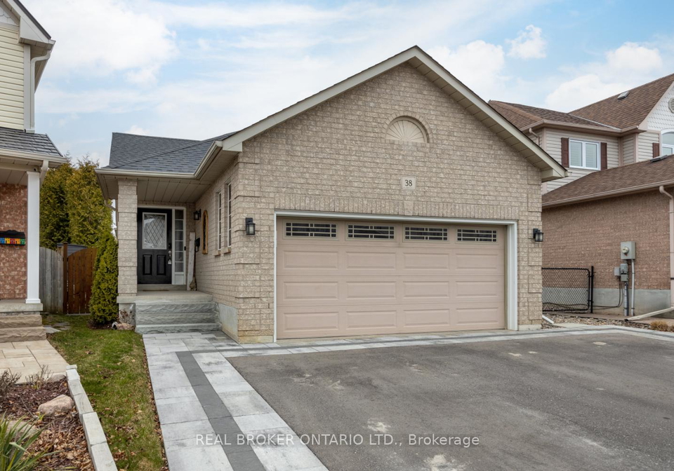38-brownstone-crescent-clarington-ontario-e12074415