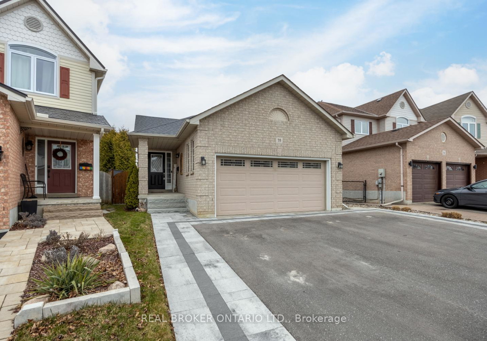38-brownstone-crescent-clarington-ontario-e12074415
