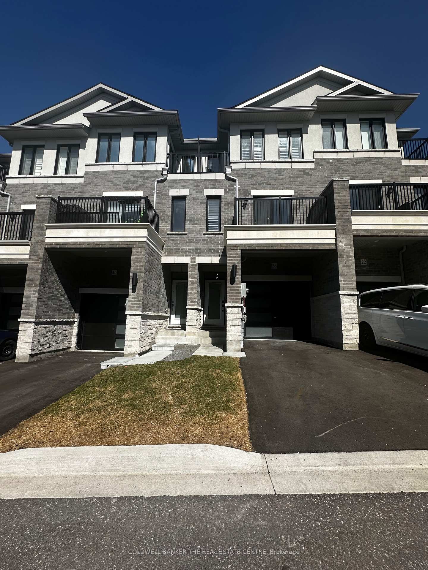 26-gerry-henry-lane-clarington-ontario-e12075968