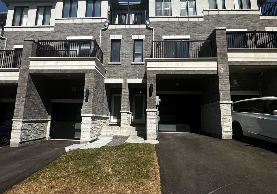 26-gerry-henry-lane-clarington-ontario-e12075968