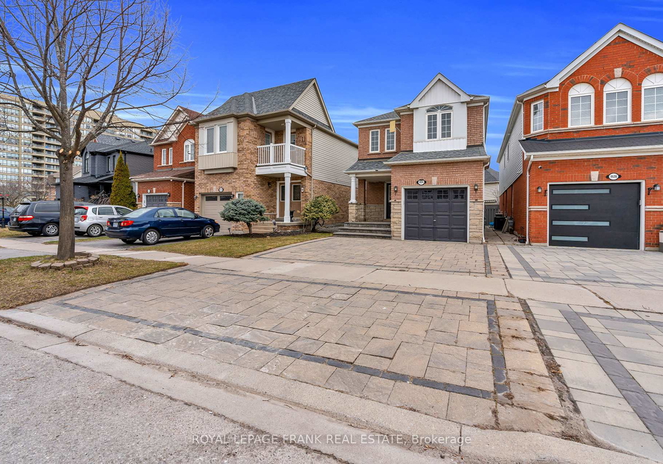 1524-avonmore-square-pickering-ontario-e12080284