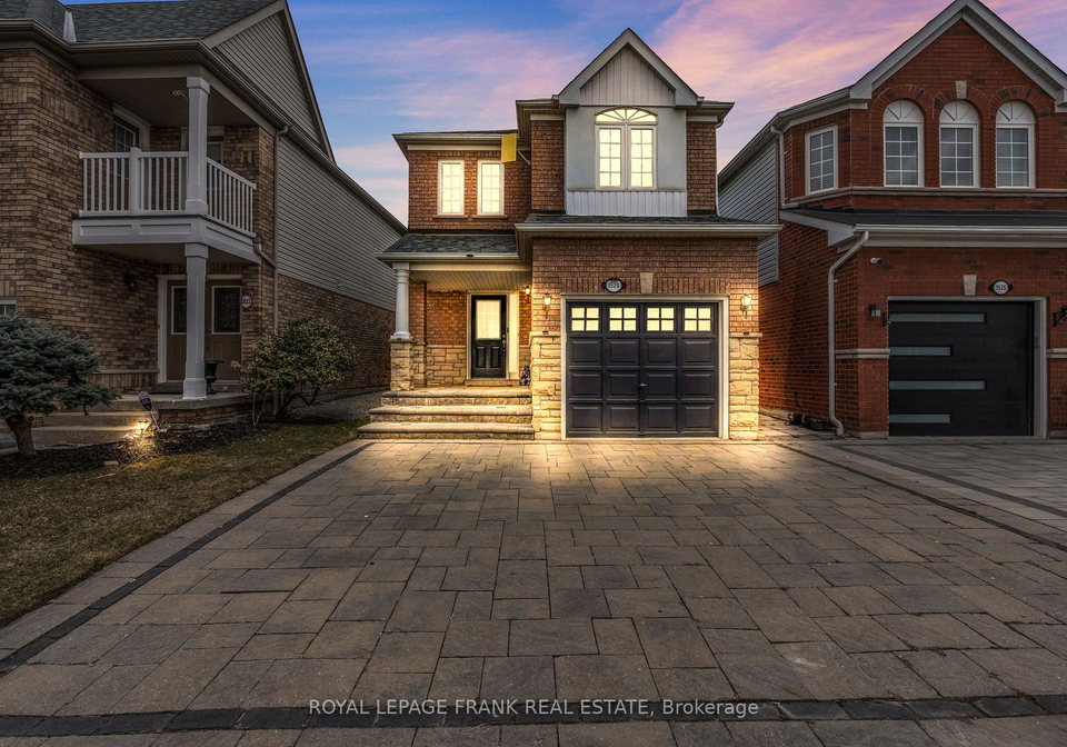 1524-avonmore-square-pickering-ontario-e12080284