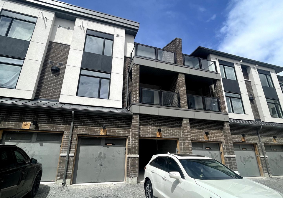 1695-dersan-street-pickering-ontario-e12086465