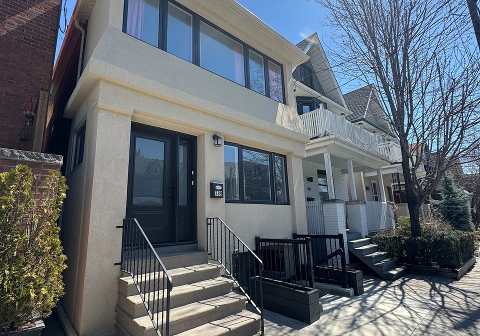 789-pape-avenue-east-york-ontario-e12096958