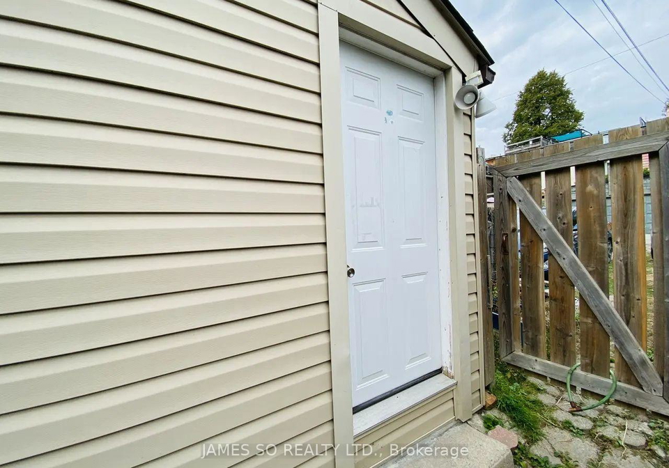 764-gerrard-street-e-toronto-ontario-e12099561