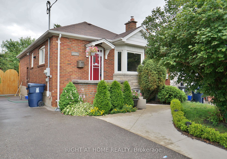 653-cosburn-avenue-east-york-ontario-e12103900