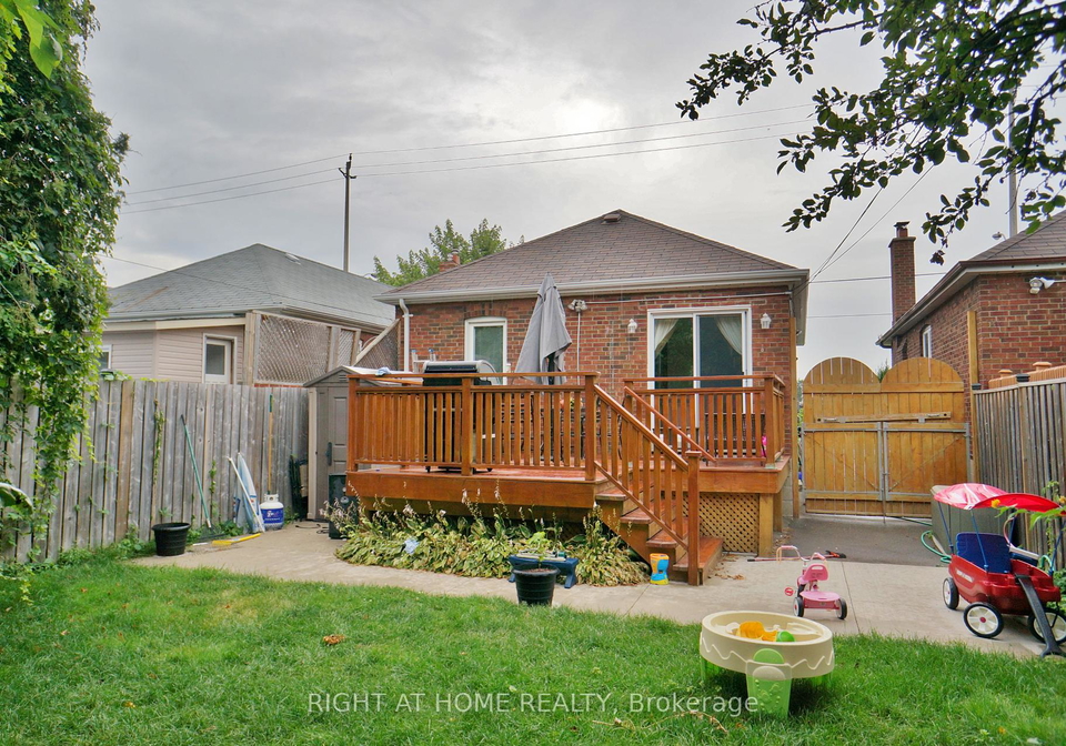 653-cosburn-avenue-east-york-ontario-e12103900