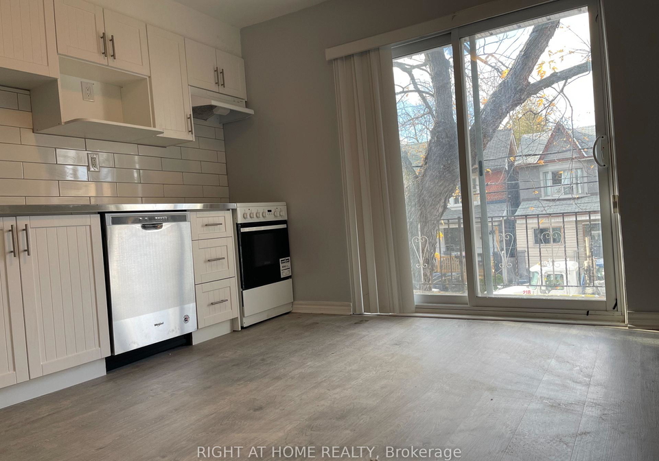 815-pape-avenue-east-york-ontario-e12106249