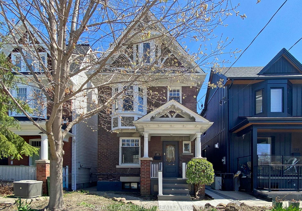 125-chester-avenue-east-york-ontario-e12108528