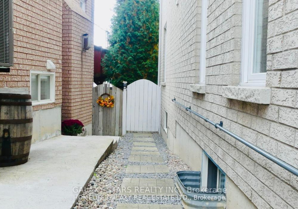 32-kemp-drive-ajax-ontario-e12113023