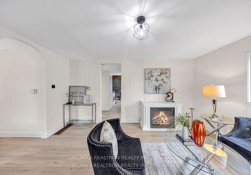 8-maple-street-ajax-ontario-e12126969