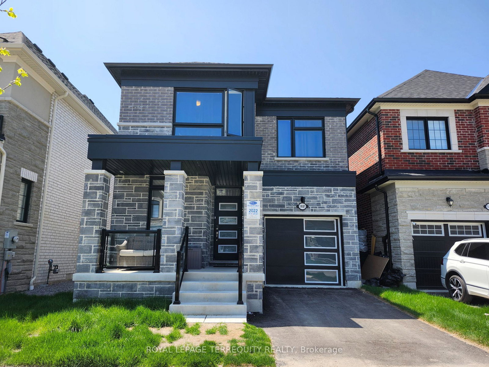 1481-mockingbird-square-pickering-ontario-e12133926