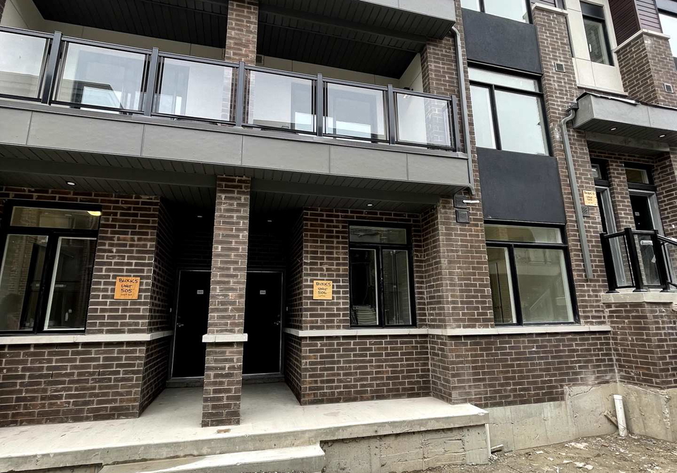 1695-dersan-street-pickering-ontario-e12136608