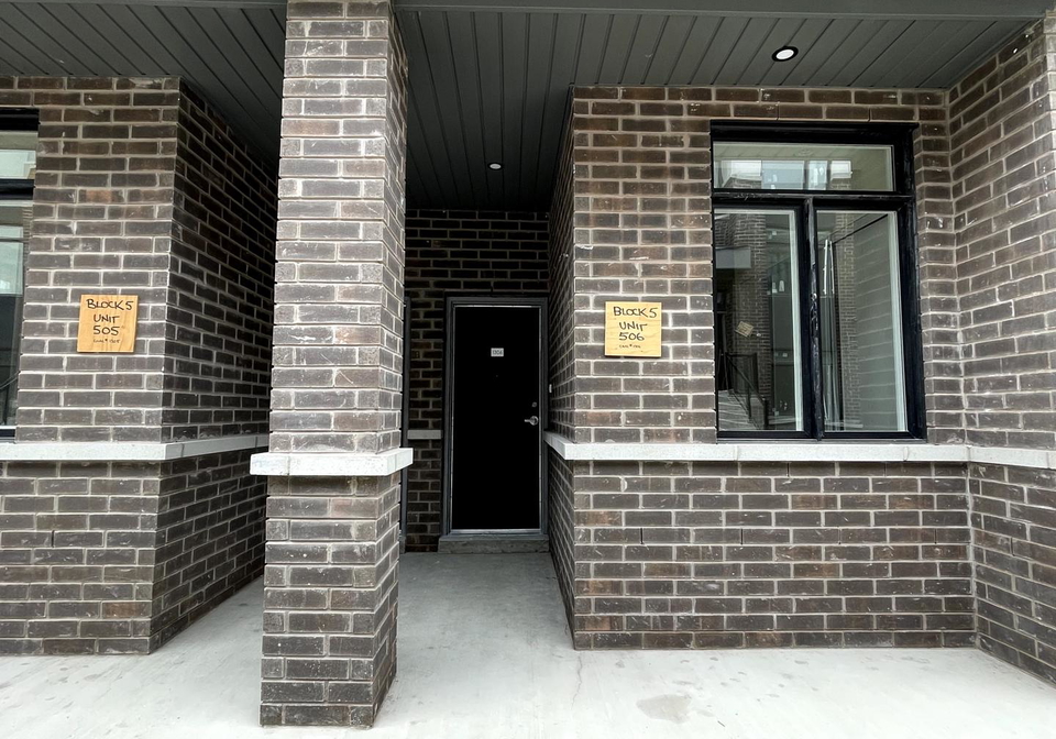 1695-dersan-street-pickering-ontario-e12136608