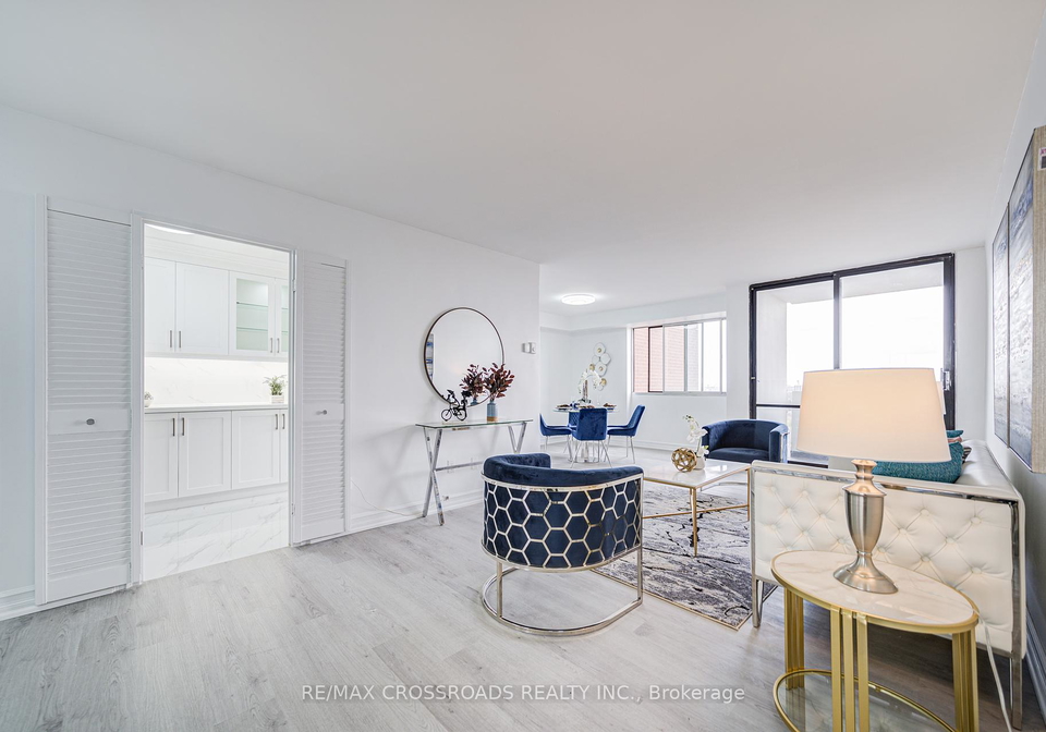 3-massey-square-east-york-ontario-e12155088