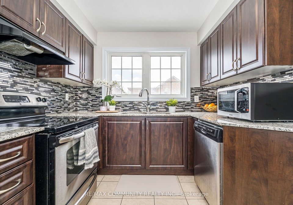 18-cooperage-lane-ajax-ontario-e12156235