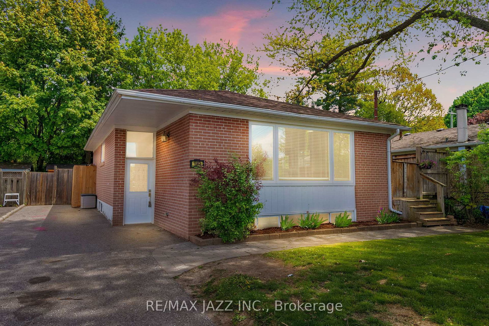1003-centre-street-n-whitby-ontario-e12161500