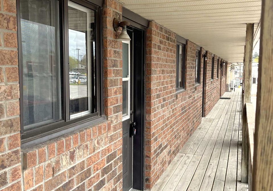 54a-water-street-scugog-ontario-e12162003