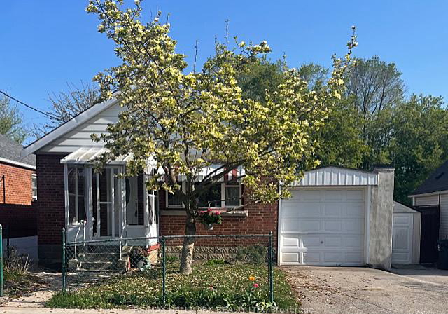 27-adair-road-east-york-ontario-e12167252