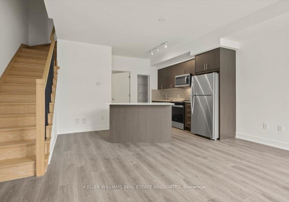 18-alpine-symphony-path-oshawa-ontario-e12167795