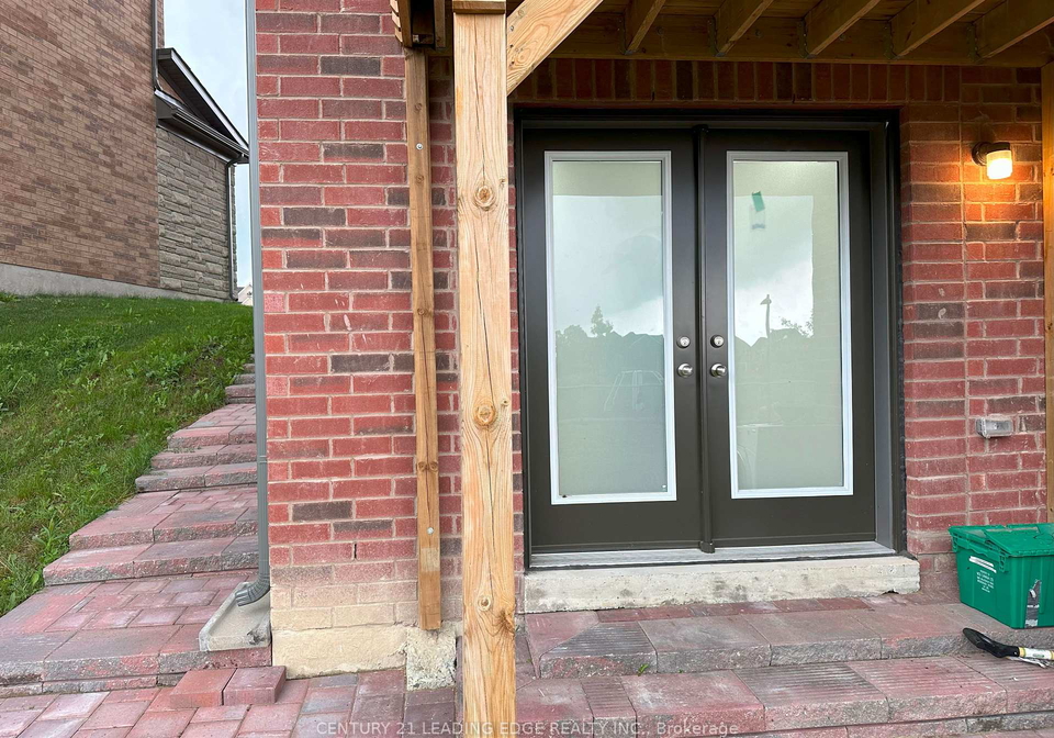 207-miyako-court-oshawa-ontario-e12168407
