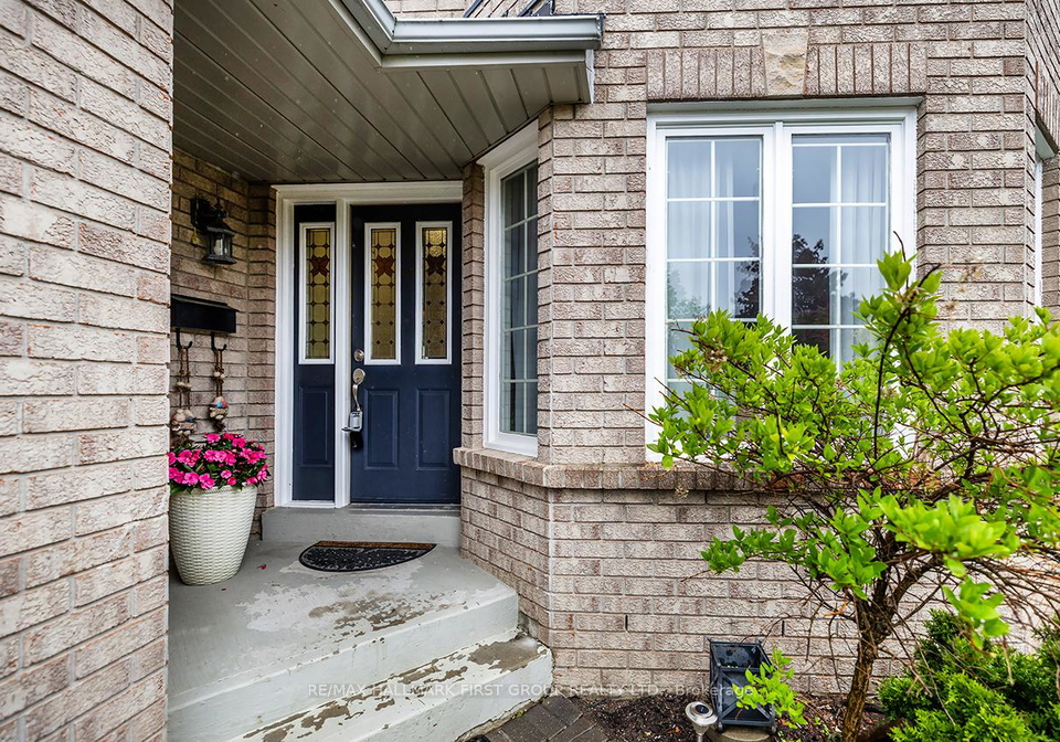 1-watersdown-crescent-whitby-ontario-e12169110