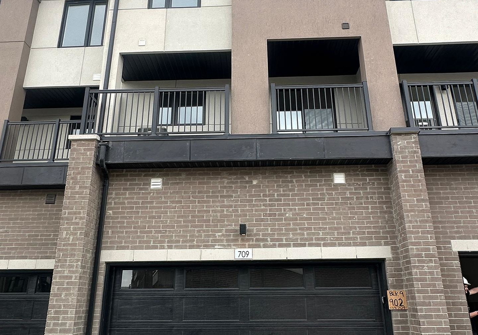 1695-dersan-street-pickering-ontario-e12180889