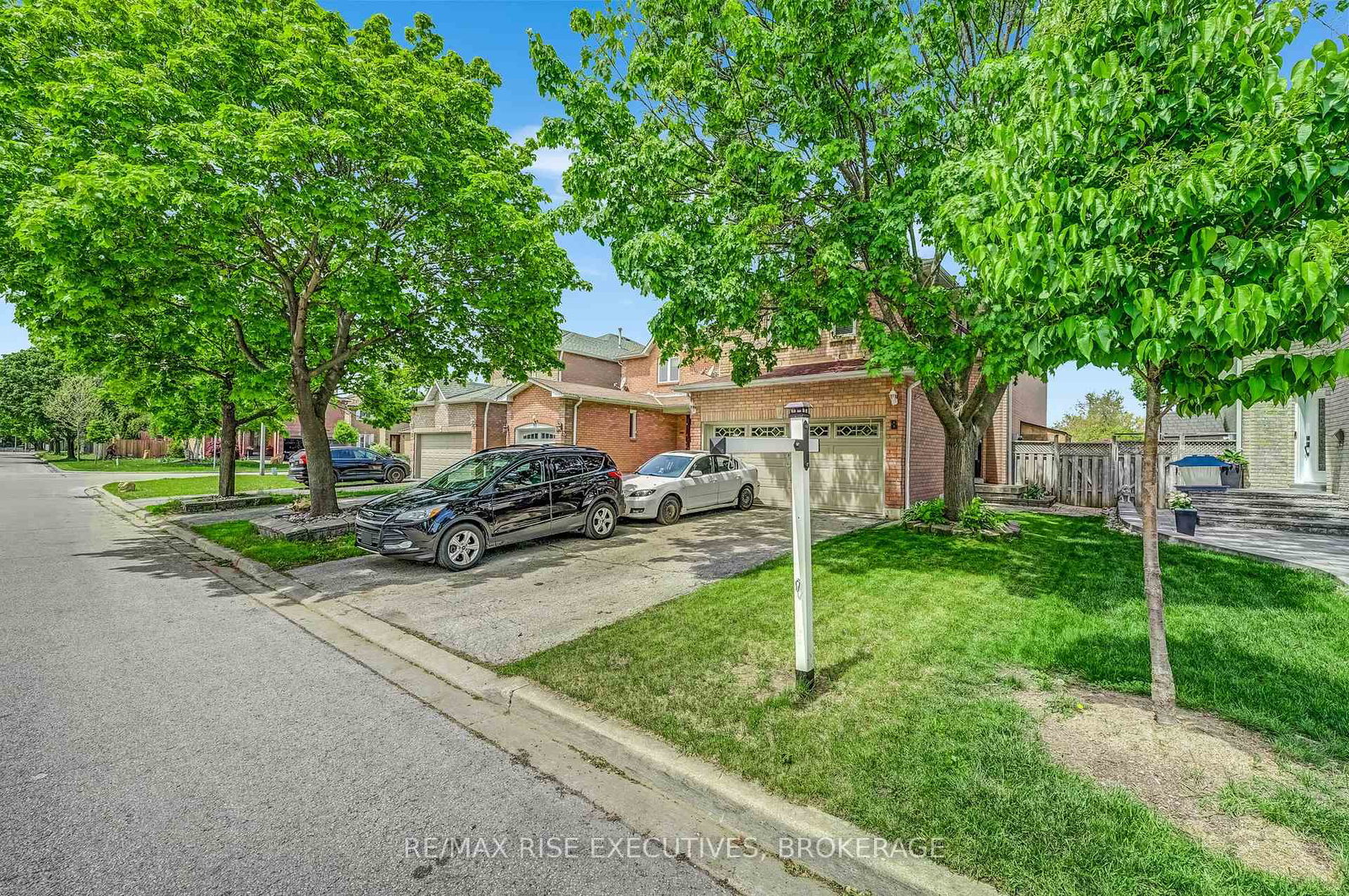 8-card-street-ajax-ontario-e12180976