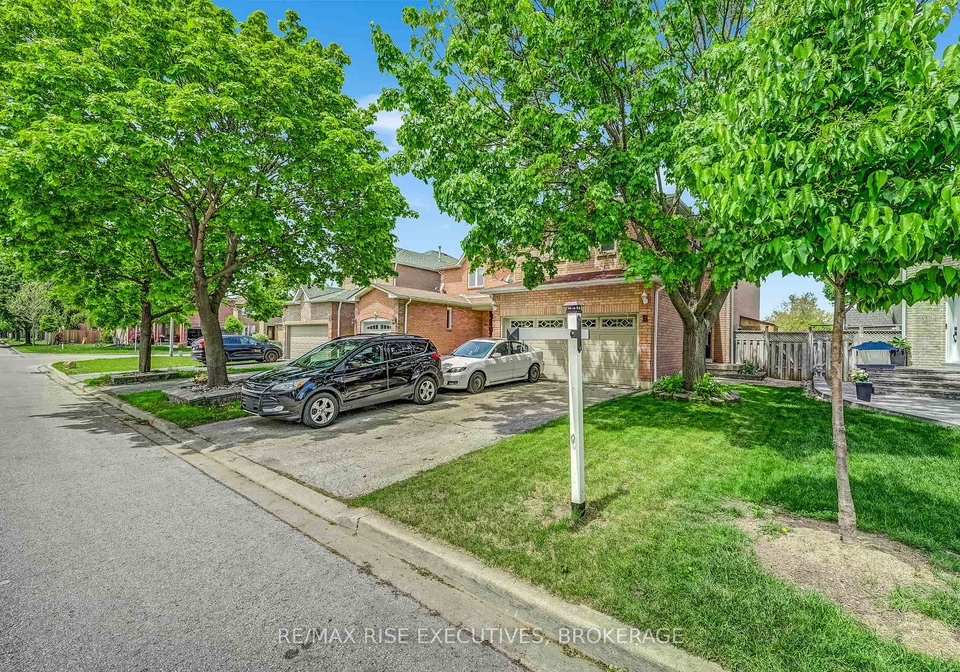 8-card-street-ajax-ontario-e12180976