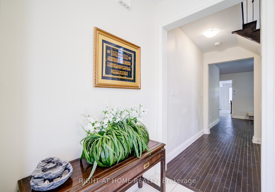 4-hassard-short-lane-ajax-ontario-e12187064
