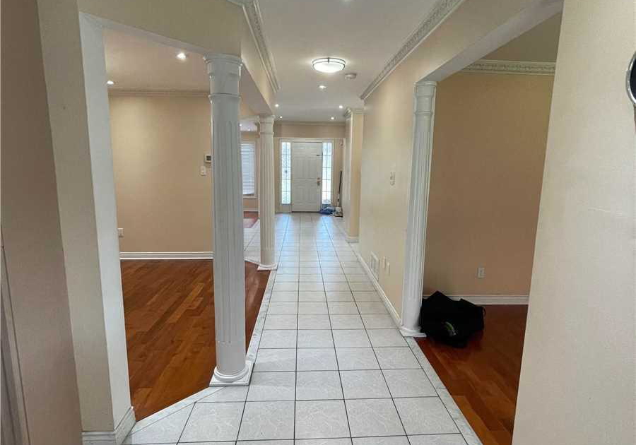 38-bluenose-crescent-scarborough-ontario-e12192176