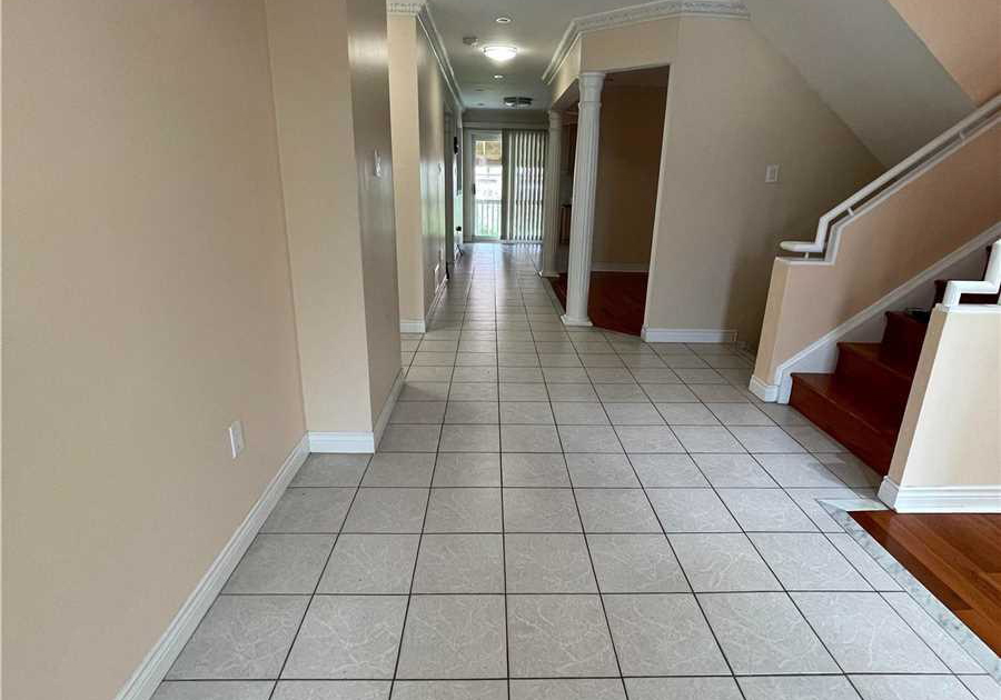 38-bluenose-crescent-scarborough-ontario-e12192176