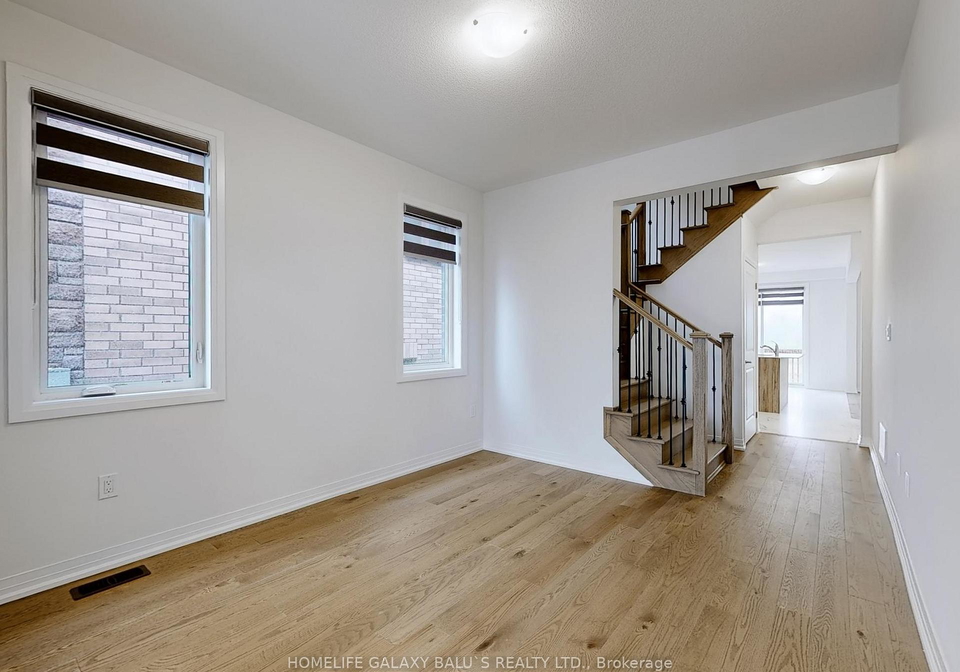 1127-zircon-manor-pickering-ontario-e12193810
