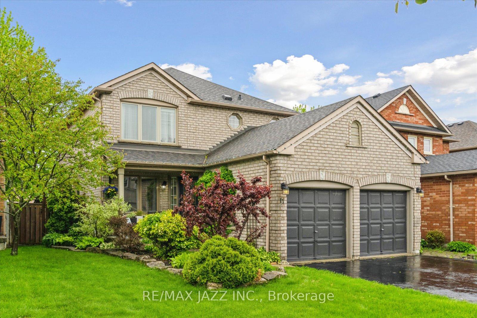 11-griffen-place-whitby-ontario-e12195405